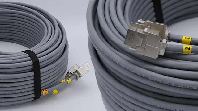 Kürzere Installationszeit mit vorkonfektionierter HCS-Cat6a-Verkabelung.